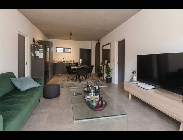 2 BEDROOM APARTMENT FOR SALE IN HYDE PARK
